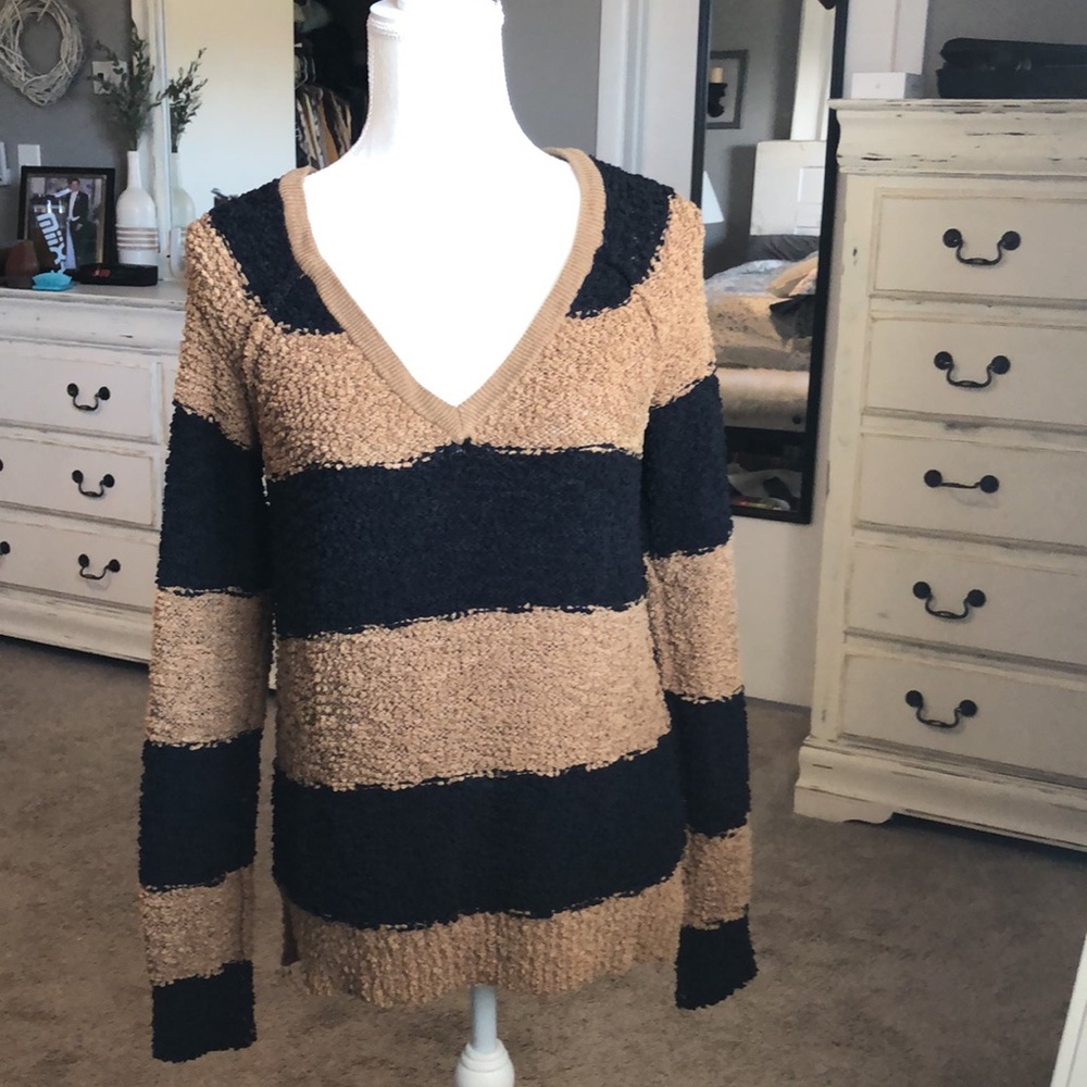 Sanctuary soft popcorn texture v-neck striped sweater - Picture 2 of 9
